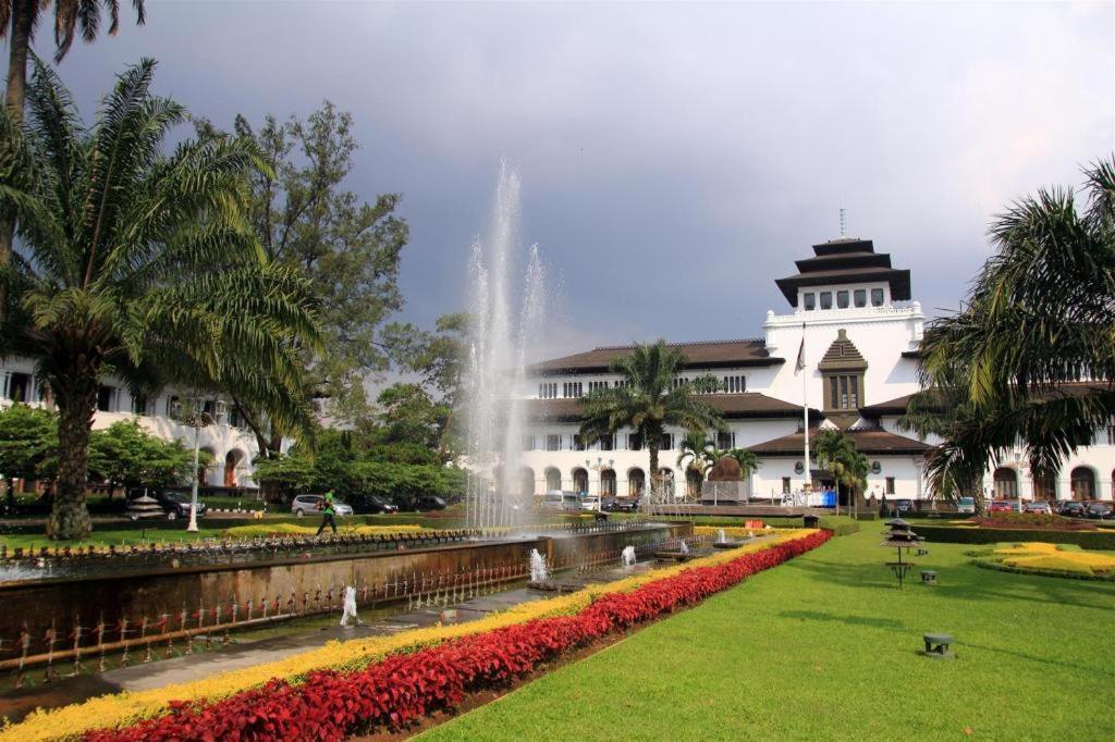 Diemdi Hotel Bandung Exterior foto