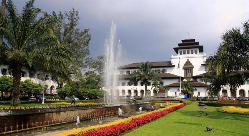 Diemdi Hotel Bandung Exterior foto